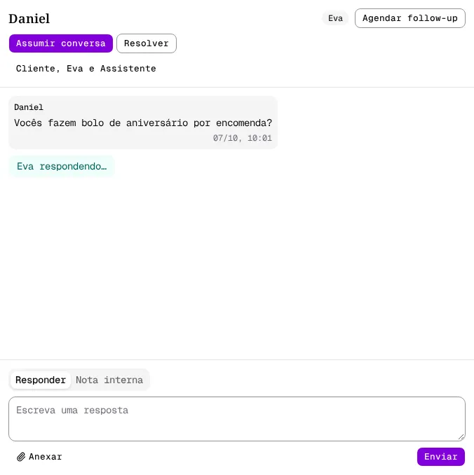 Conversa com o selo Eva, os botões Assumir conversa e Resolver e o aviso Eva respondendo….